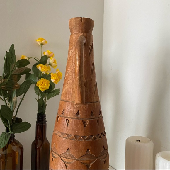 Vintage wood carved tall vase - Picture 4 of 6